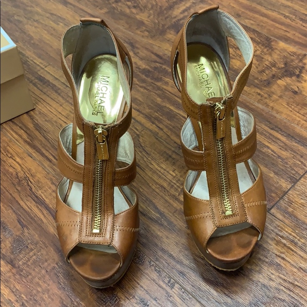 Michael Kors Berkeley T-Strap Size 71/2 - image 3